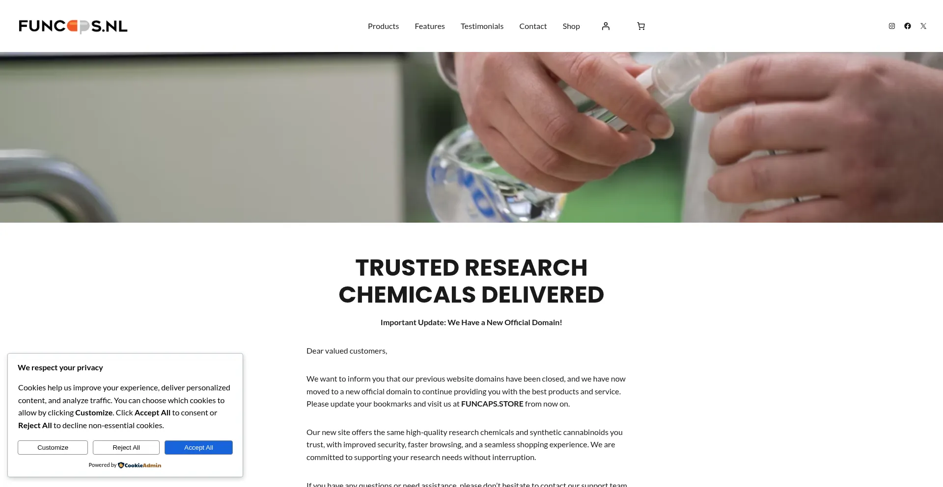 Website screenshot of Funcaps.store