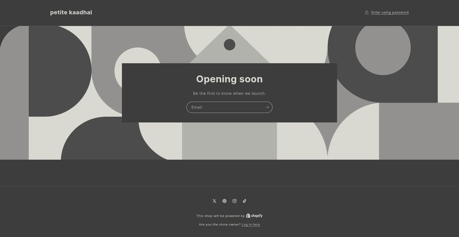 Website screenshot of Petitekaadhal.com
